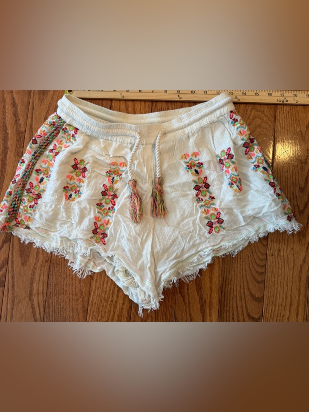 Z L Europe White Bohemian Embroidered Braided Shorts W/ Fringe Size Large